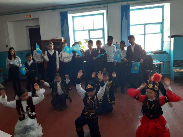 "Елін сүйген, елі сүйген елбасы!"
